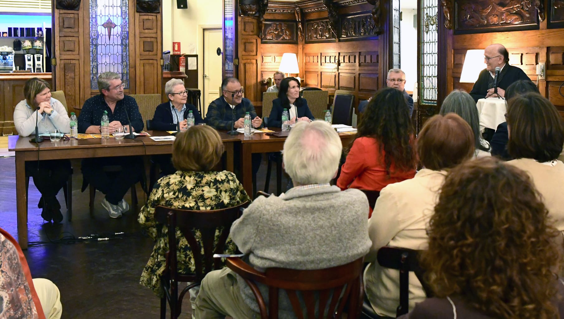 Participación dos Servizos Sociais na mesa diálogo “Facer visible a pobreza e a exclusión social en Santiago”